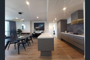 Luxurious 6brm Penthouse Jewel